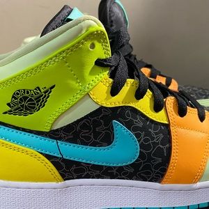 Jordan 1 Mid (GS) four leaf clover